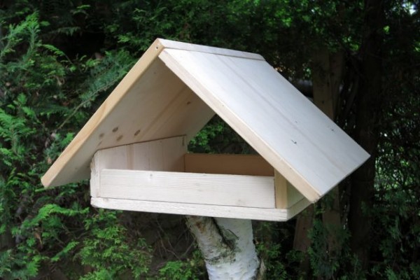27.03.2023 Vogelfutterstationen bauen